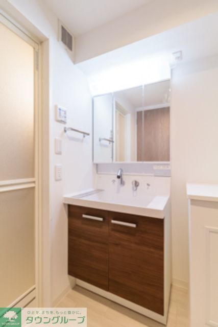 洗面設備　※写真は同タイプ住戸です。