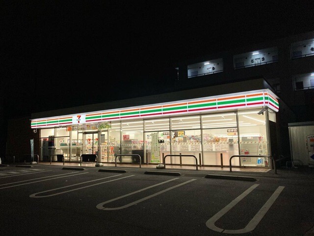コンビニ　セブンイレブン名古屋八前１丁目店（コンビニ）まで109m