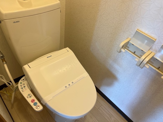 トイレ　温水洗浄暖房便座