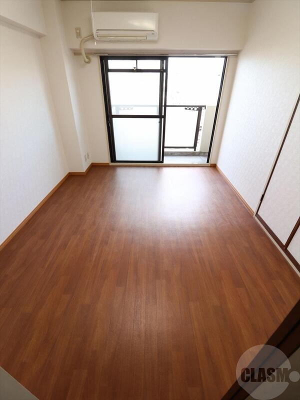 居室・リビング　６帖の洋室です