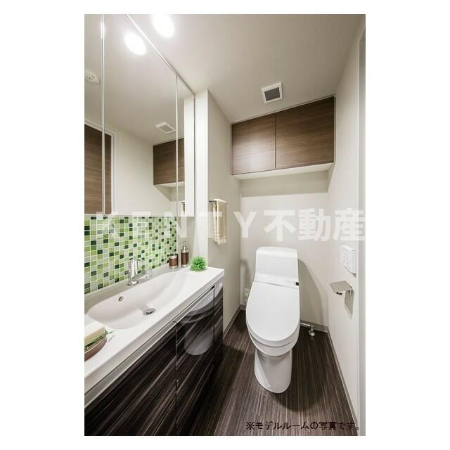 トイレ　落ち着いた色調のトイレです