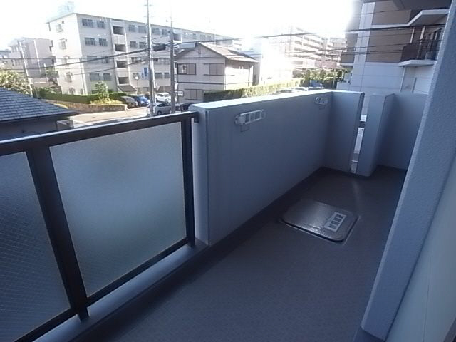 バルコニー　陽当たり良好なバルコニーです