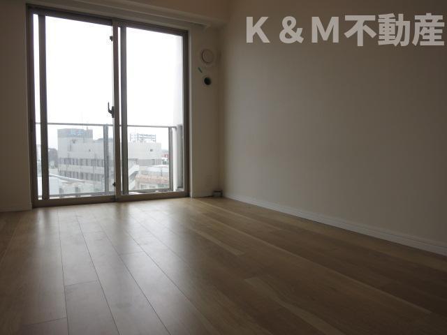 居室・リビング　こちらのリビングで趣味の時間をお楽しみください