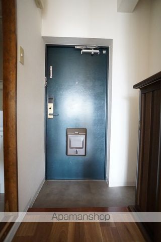 浜松市中央区 3階建 築31年の玄関写真