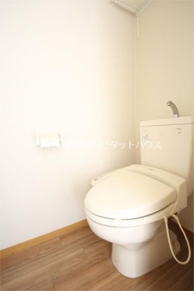 トイレ　類似室内