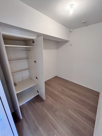 収納　洋室　クロゼット　※別号室の参考写真です(現況優先・仕様違い