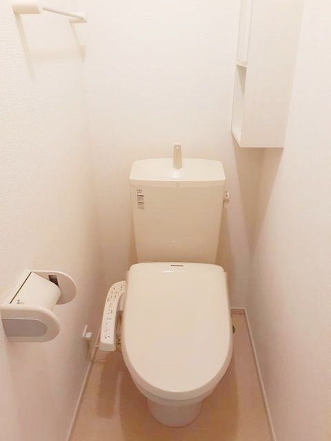 トイレ　温水洗浄便座もございます