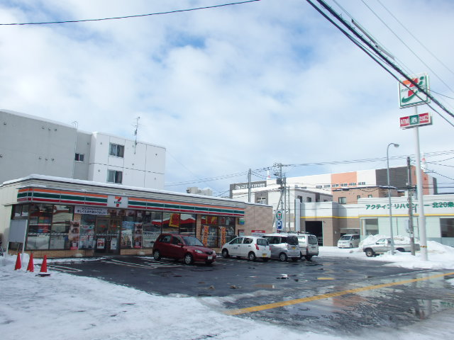 コンビニ　セブンイレブン（コンビニ）まで346m