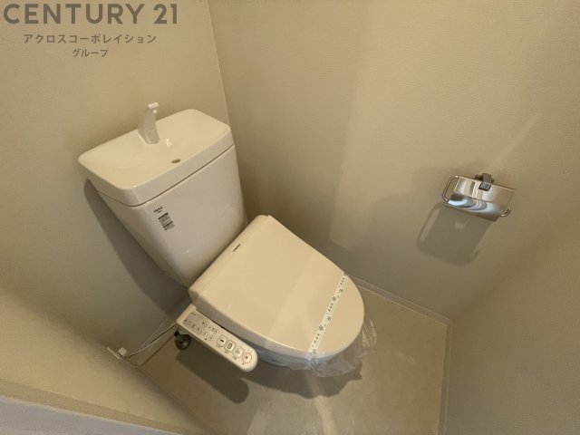 トイレ　温水洗浄便座付きのトイレです♪
