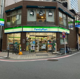 コンビニ　ファミリーマート南池袋店（コンビニ）まで45m
