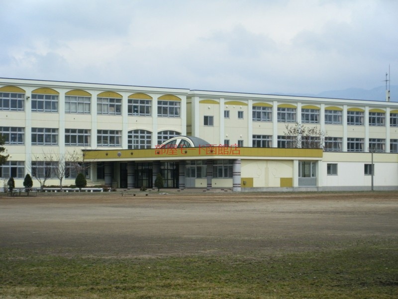 中学校　函館市立五稜郭中学校（中学校）まで1043m