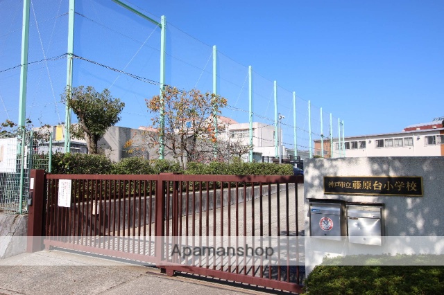 小学校　神戸市立小学校藤原台小学校（小学校）まで591m