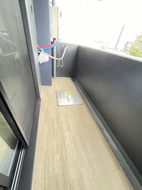 バルコニー　暖かな日差しのふりそそぐバルコニー