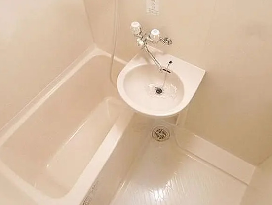 バス・シャワールーム　別部屋の画像を使用しております。