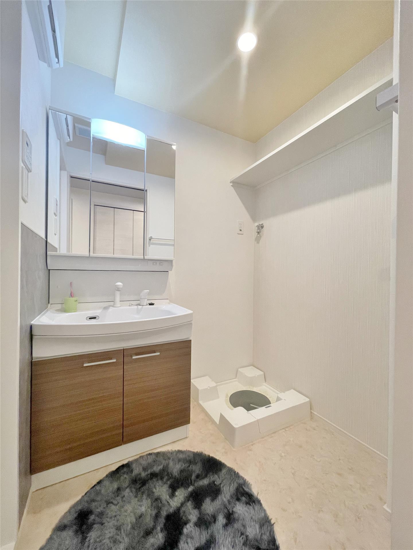 洗面設備　※モデルルーム写真のため、入居時家具・備品等はついてきません
