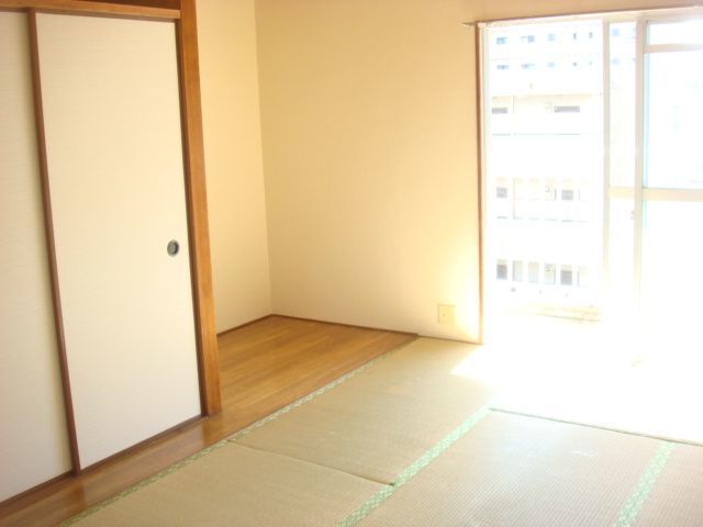 居室・リビング　居室内はとっても明るいですよ♪