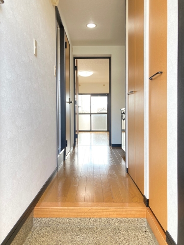 玄関　同タイプの部屋です。現況を優先いたします。