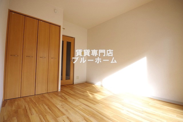 その他　別角度からの洋室です！
