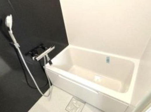 バス・シャワールーム　清潔感あるバスルーム