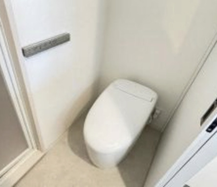 トイレ　清潔感あるトイレルーム