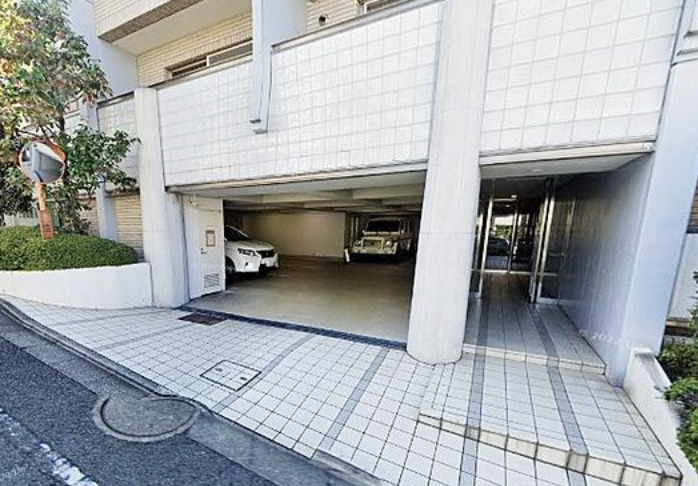 エントランス　清潔感あるエントランス