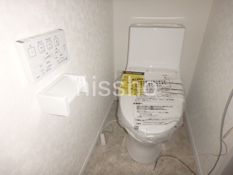 トイレ　建築中　※他号室の写真