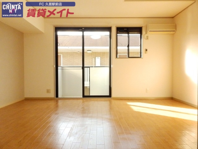 居室・リビング　反転タイプ参考写真