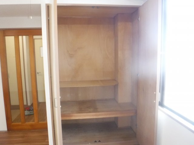 収納　間取り反転のお部屋の参考写真となります。
