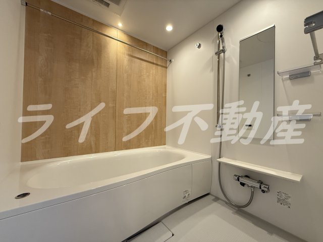 バス・シャワールーム　落ち着いた空間のお風呂です