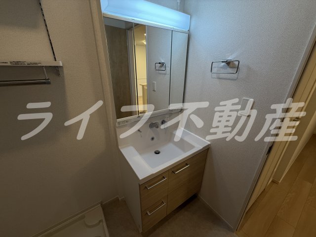 洗面設備　使いやすい独立洗面台です