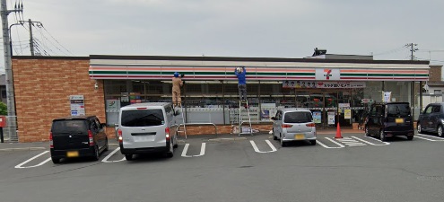 コンビニ　セブンイレブン（コンビニ）まで684m