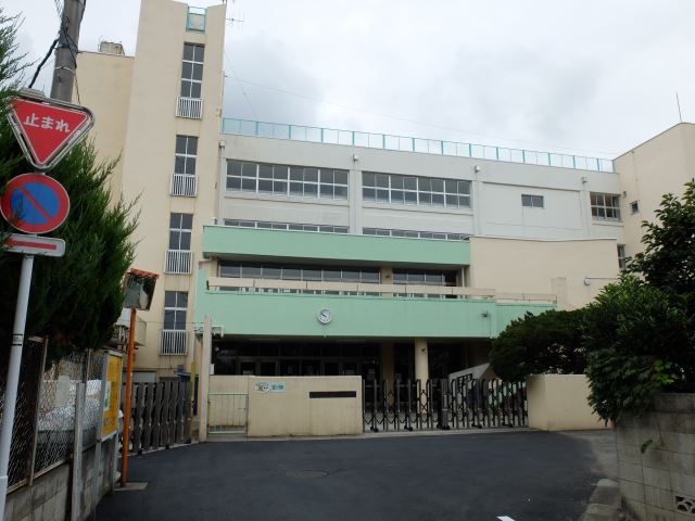 小学校　市立第一小学校（小学校）まで410m