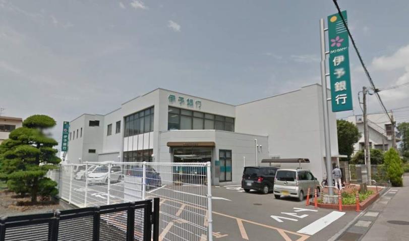 銀行　伊予銀行角野支店（銀行）まで741m