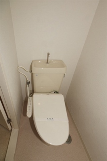 トイレ　別号室写真です