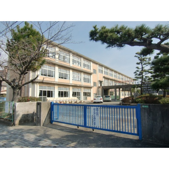 小学校　浜松市立県居小学校（小学校）まで327m