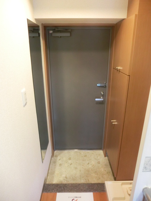 玄関　大きなシューズボックス付き玄関。
