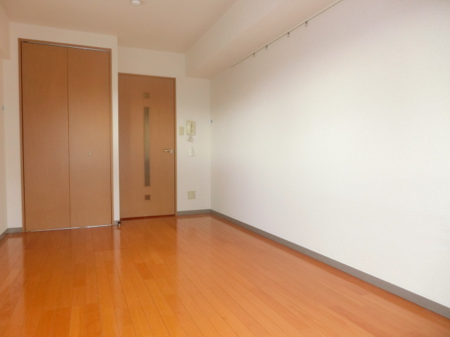 居室・リビング　綺麗な洋室のお部屋で新生活。。