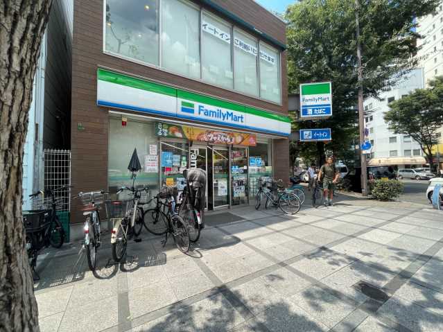 コンビニ　ファミリーマート（コンビニ）まで209m