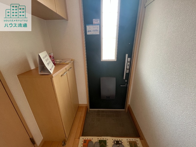 玄関　※別号室の写真です