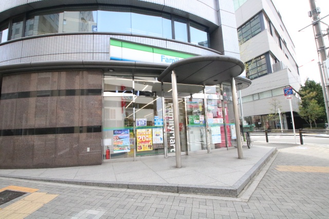 コンビニ　ファミリーマート　牛島町店（コンビニ）まで100m