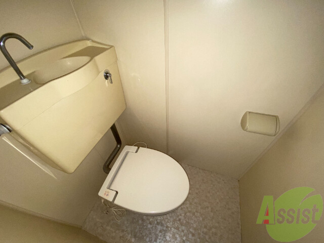トイレ　トイレは狭すぎず、広すぎない感じが良いですね。