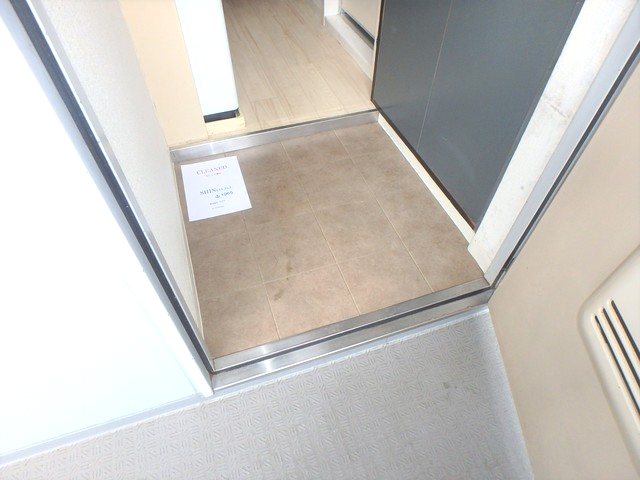 玄関　モデルルーム