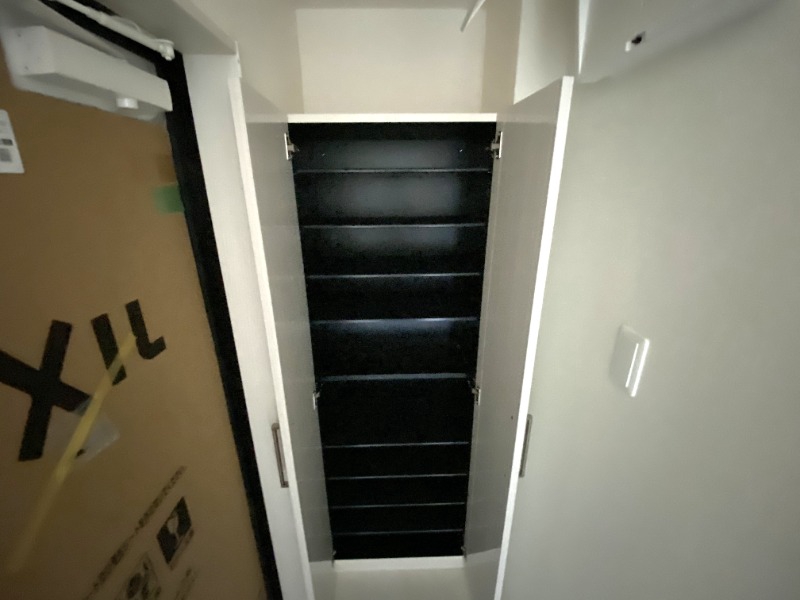 玄関　玄関を一歩入ると・・・こんな感じです。