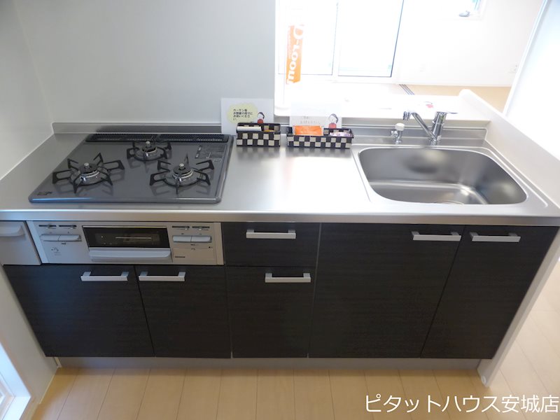 キッチン　同物件別部屋