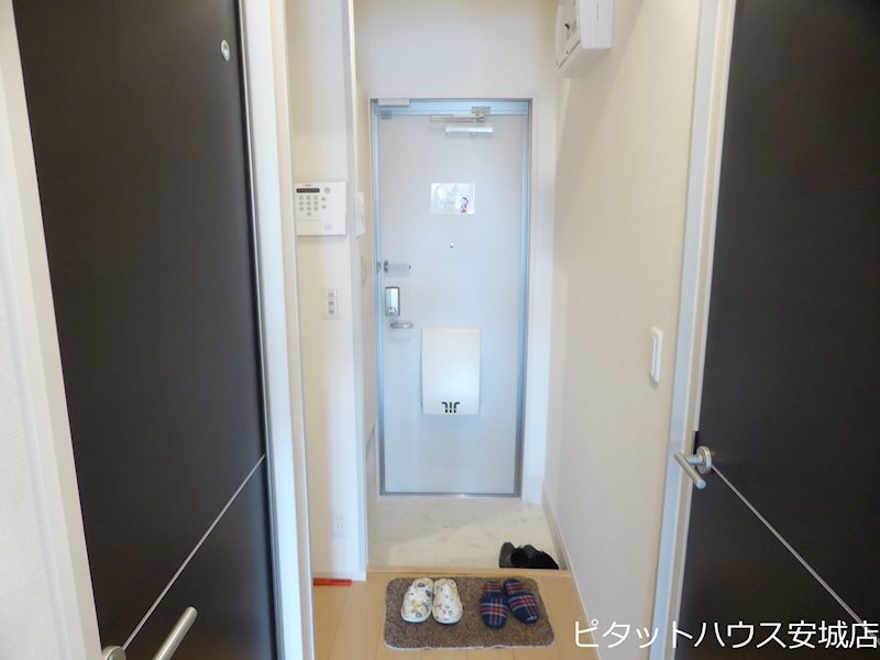 玄関　同物件別部屋