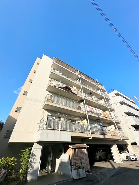 建物外観　鉄筋コンクリート造・ガッチリとした建物で．．．