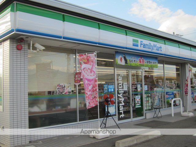 コンビニ　ファミリーマート長野合戦場店（コンビニ）まで300m