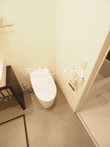 トイレ　ウォシュレット付きです