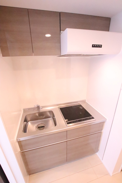 キッチン　※別室参照写真／ＩＨ２口コンロ付きキッチン