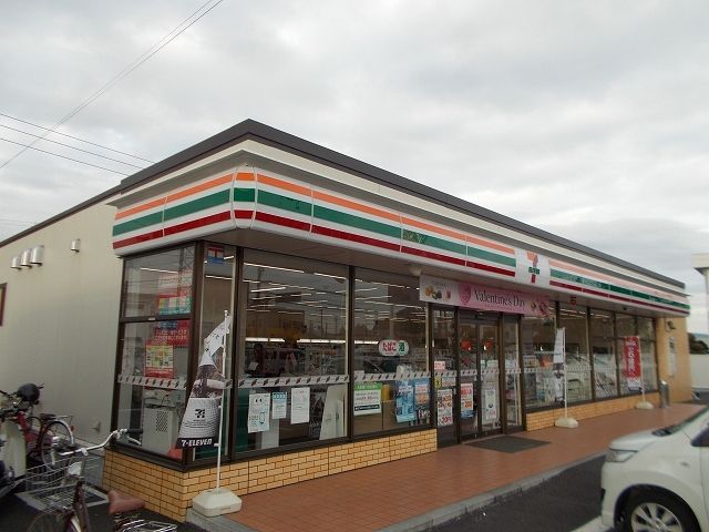 コンビニ　セブンイレブン富士市本市場店（コンビニ）まで350m